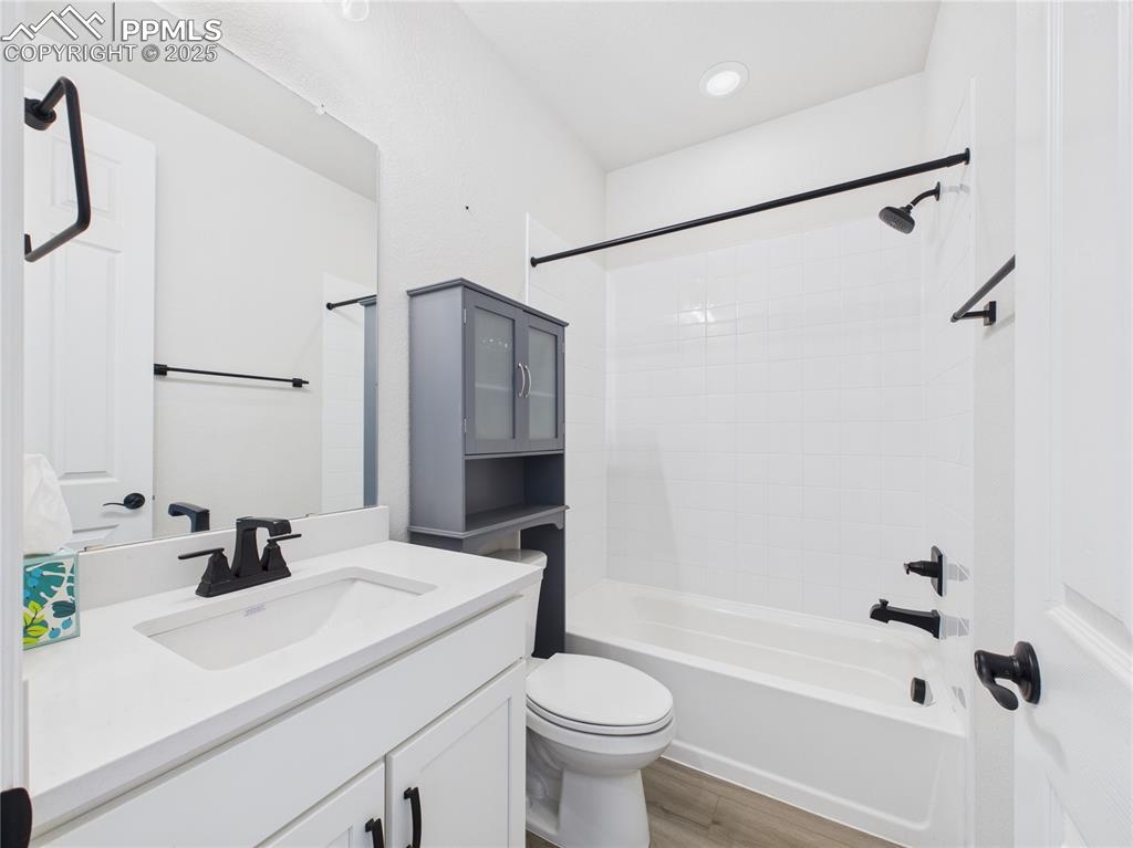 Image 8 of 48: Bathroom