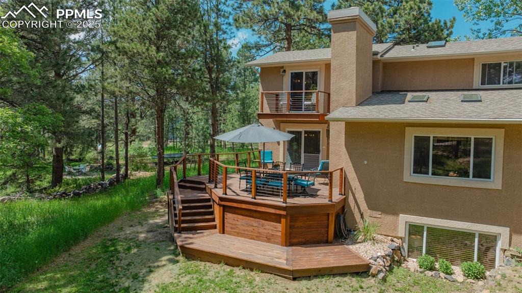 Image 32 of 41: Deck with outdoor dining area