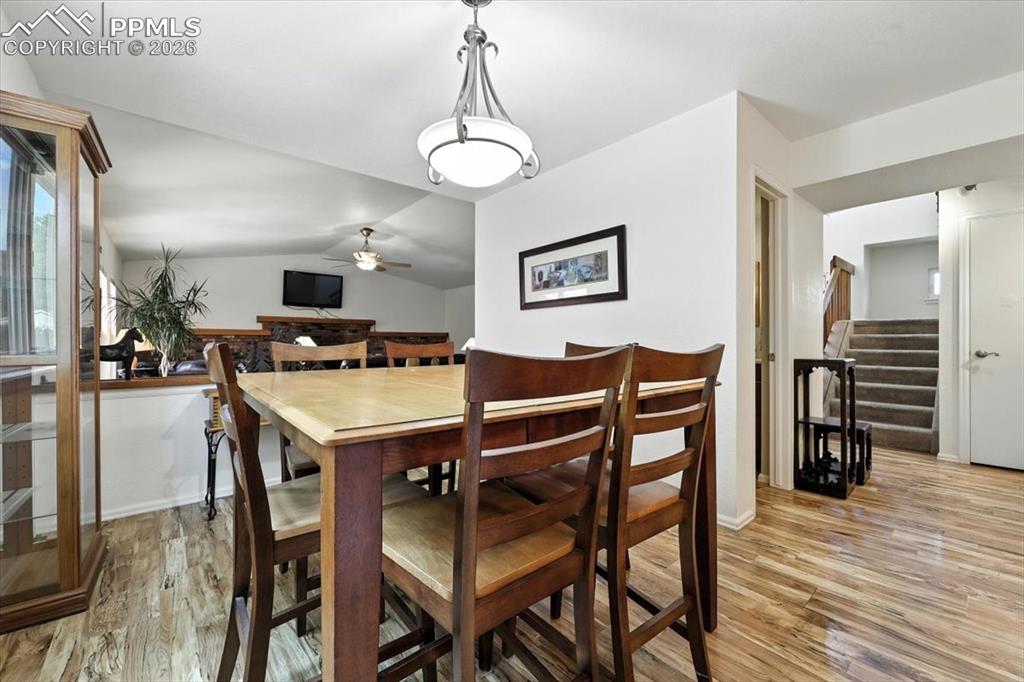 Image 11 of 31: Dining Area