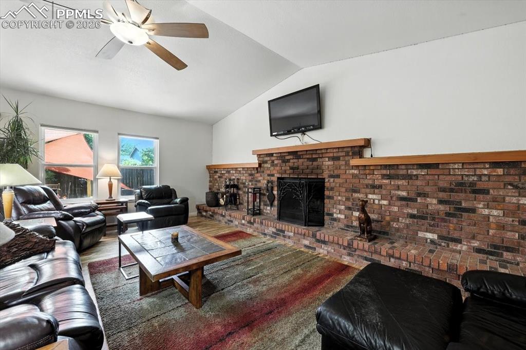 Image 13 of 31: Living Room