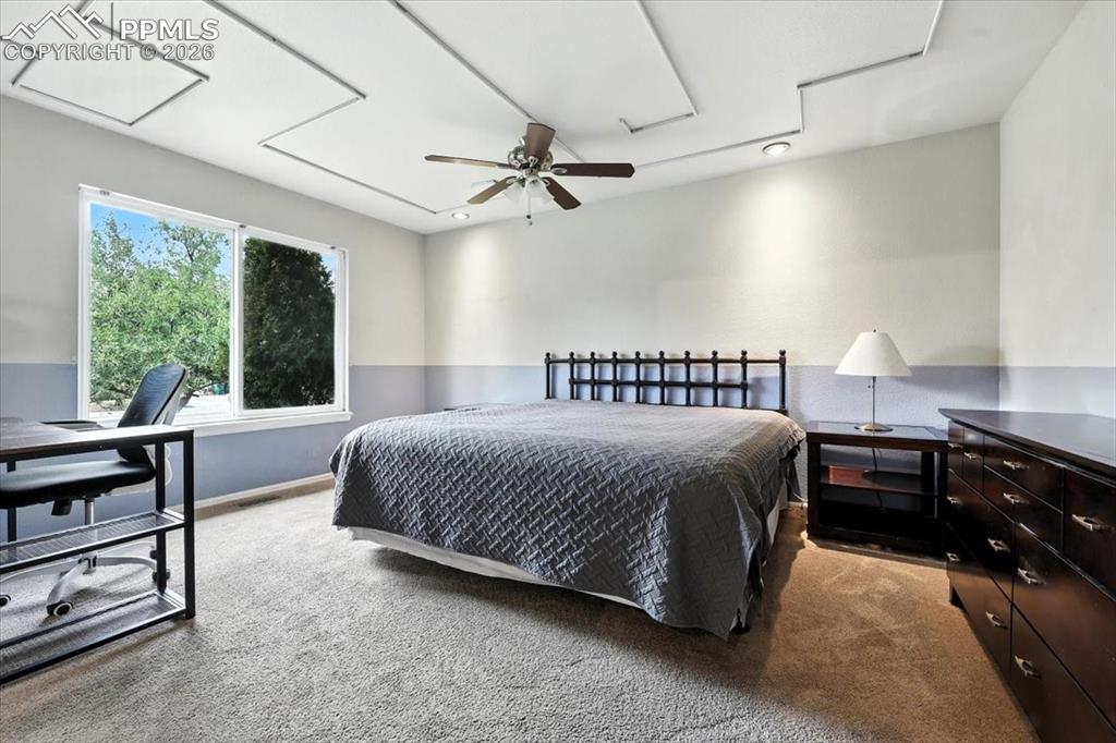 Image 18 of 31: Bedroom