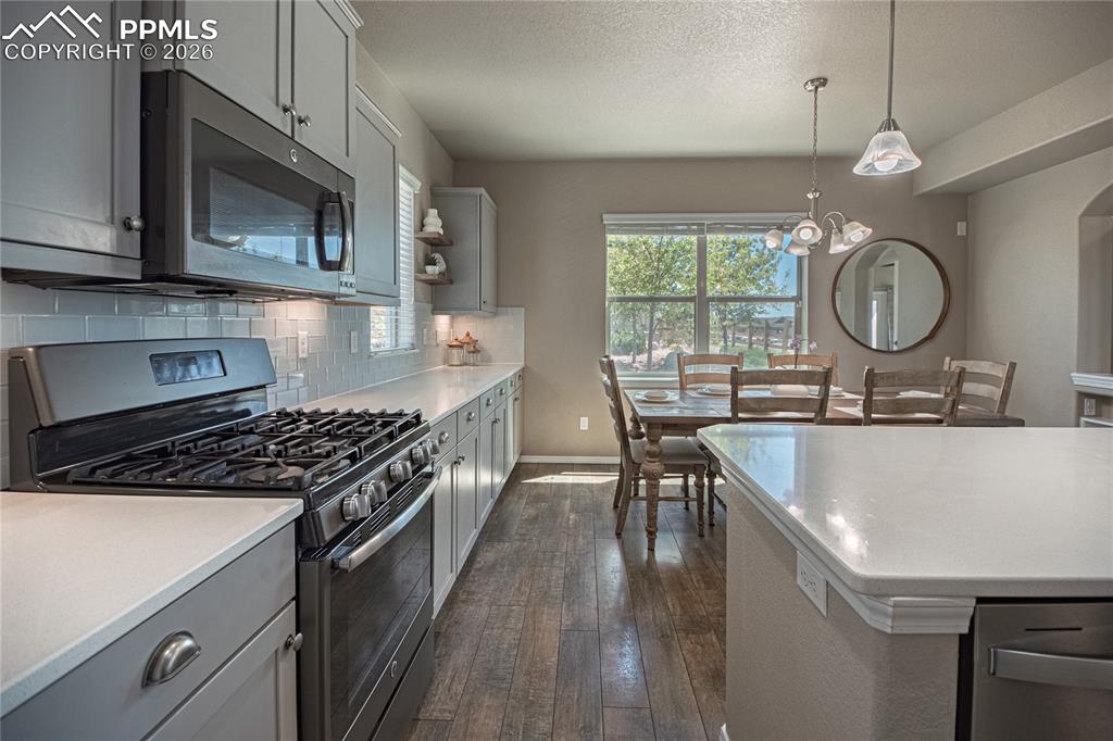 Image 16 of 32: Kitchen
