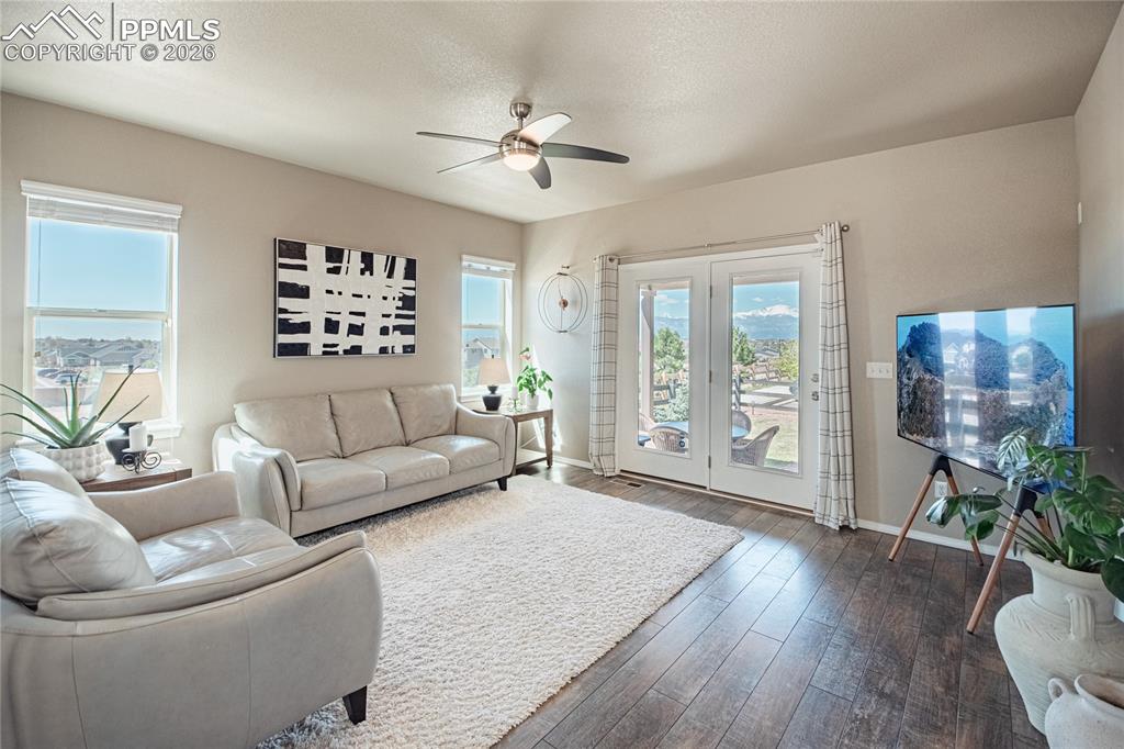 Image 9 of 32: Living Room