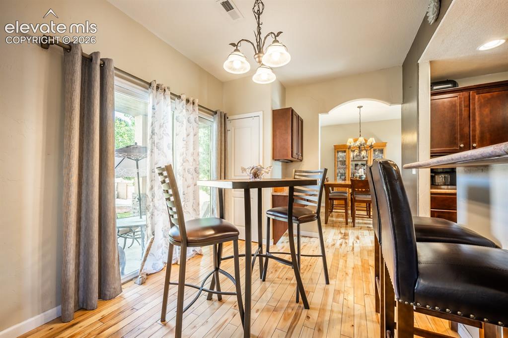 Image 12 of 50: Dining Area