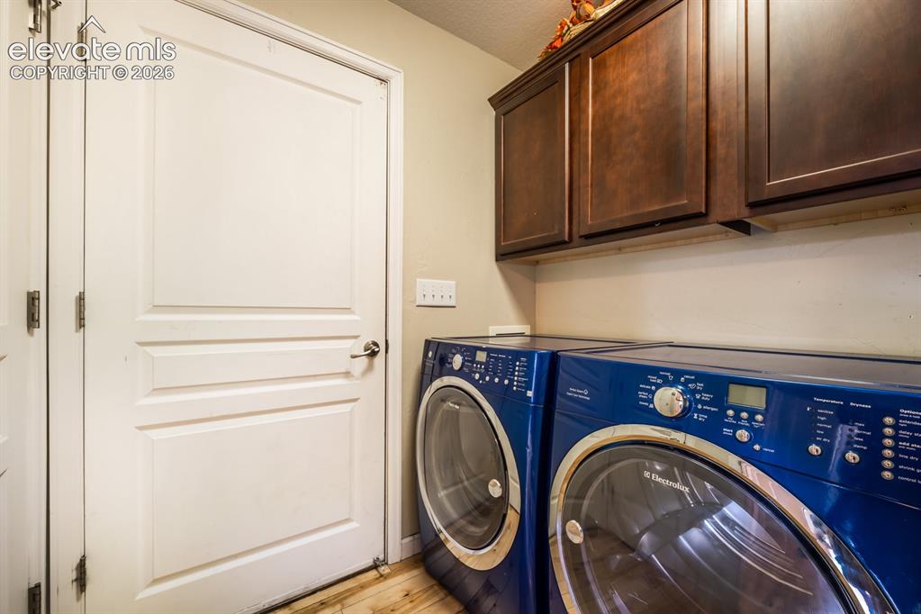Image 19 of 50: Laundry