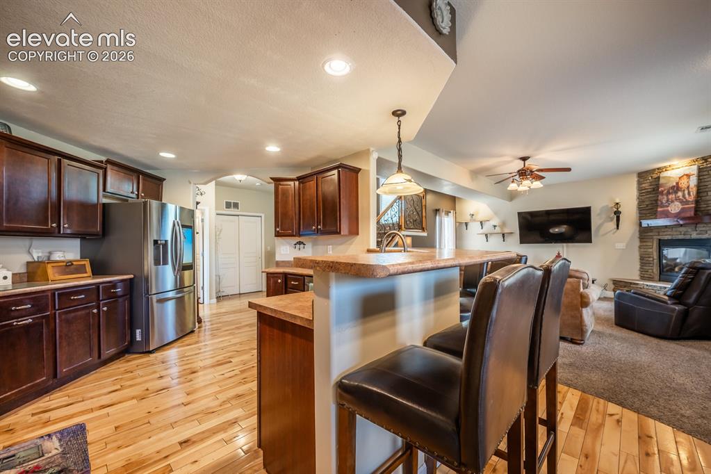 Image 8 of 50: Kitchen