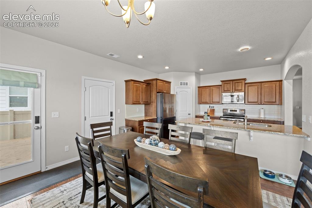 Image 10 of 33: Dining Area