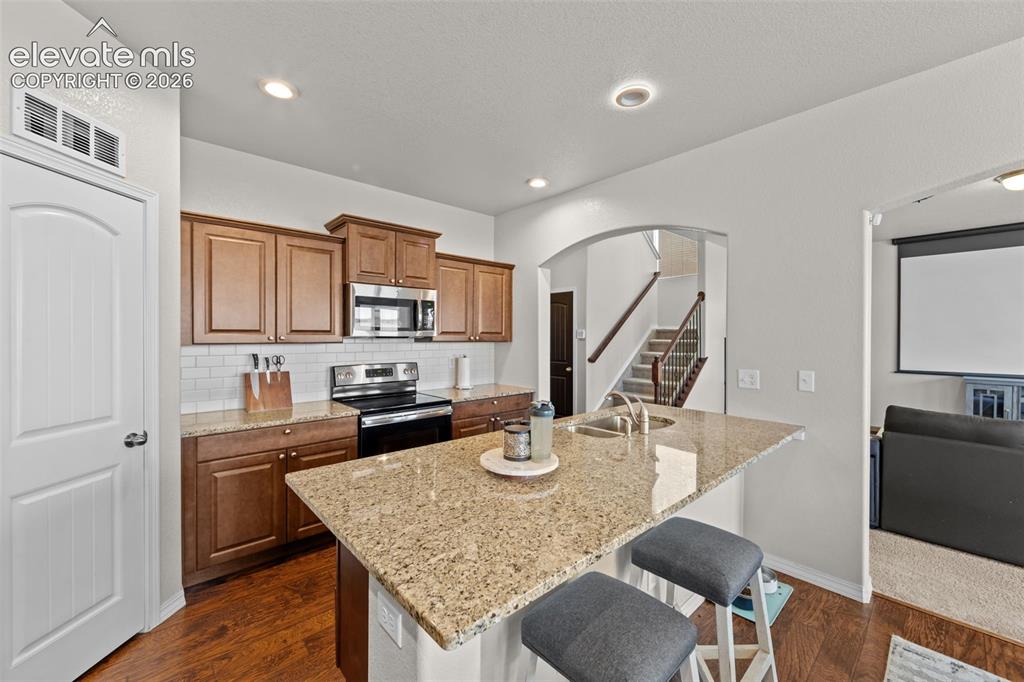Image 11 of 33: Kitchen