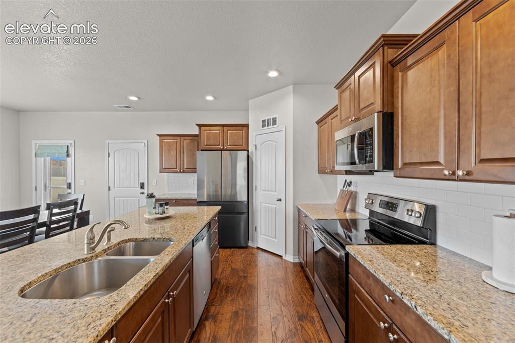 Image 12 of 33: Kitchen