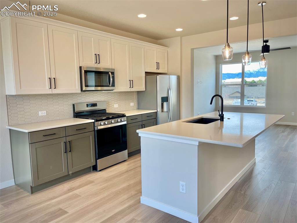 Image 2 of 25: Kitchen