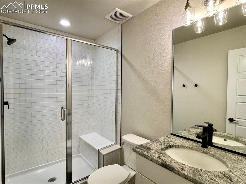 Image 24 of 25: Bathroom