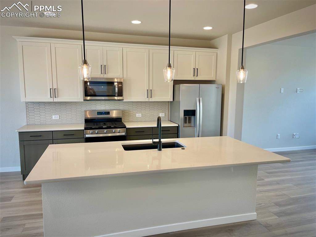 Image 3 of 25: Kitchen