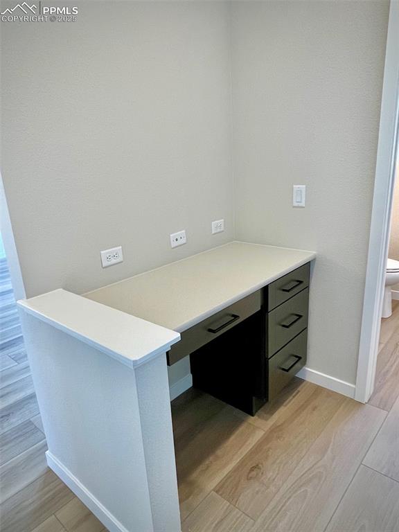 Image 5 of 25: Kitchen