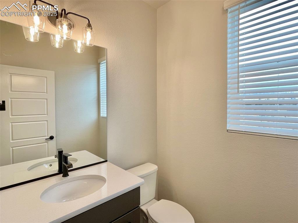 Image 6 of 25: Bathroom