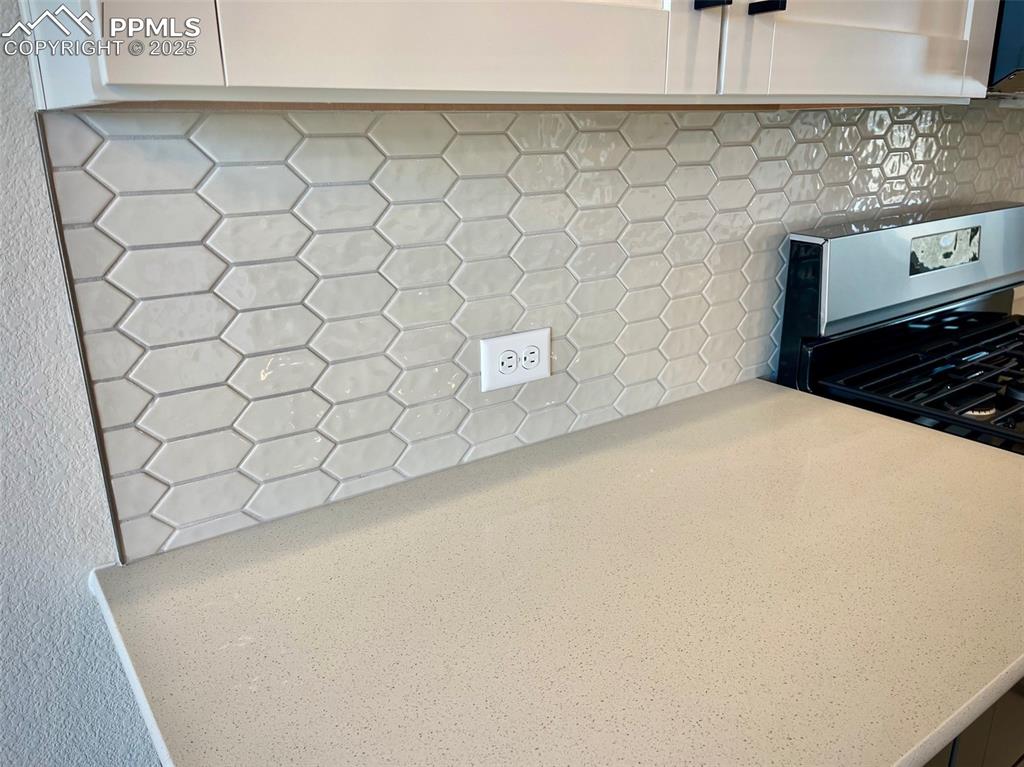 Image 8 of 25: Kitchen