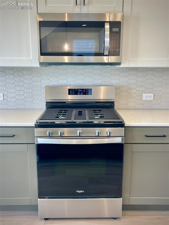 Image 9 of 25: Kitchen