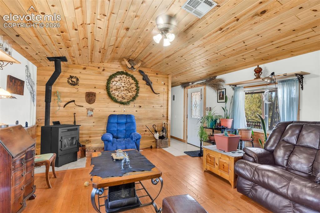 Image 14 of 45: Living Room