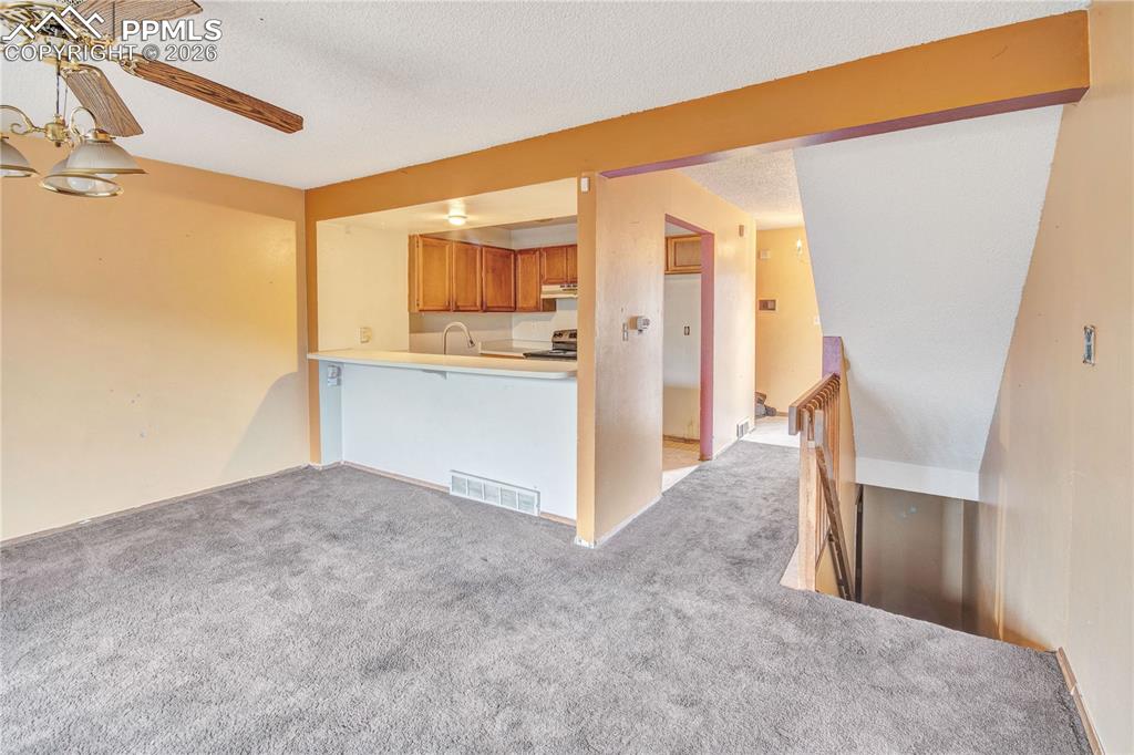 Image 16 of 28: Kitchen