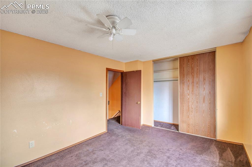 Image 22 of 28: Bedroom