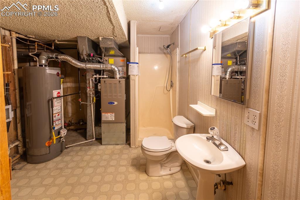 Image 28 of 28: Bathroom