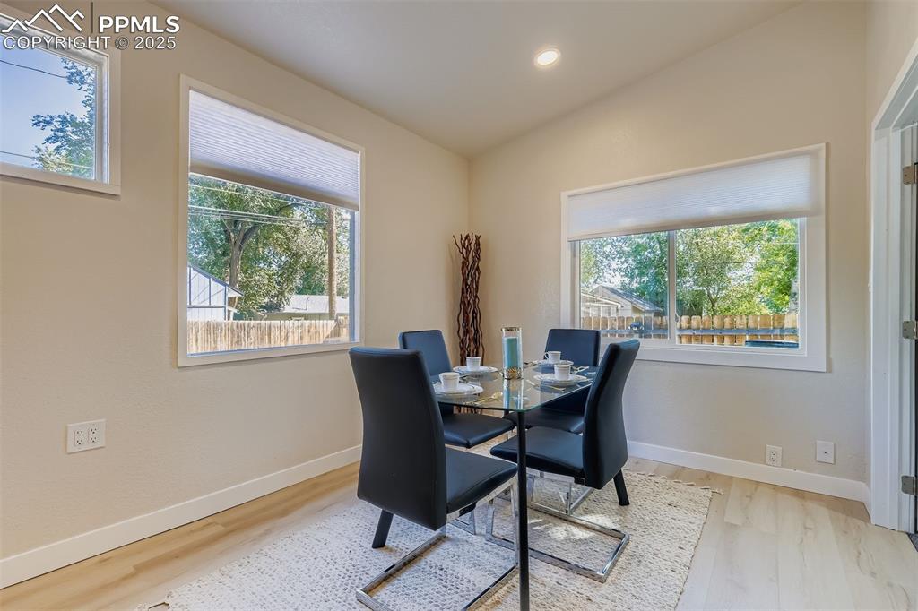 Image 12 of 31: Vaulted ceiling in great room