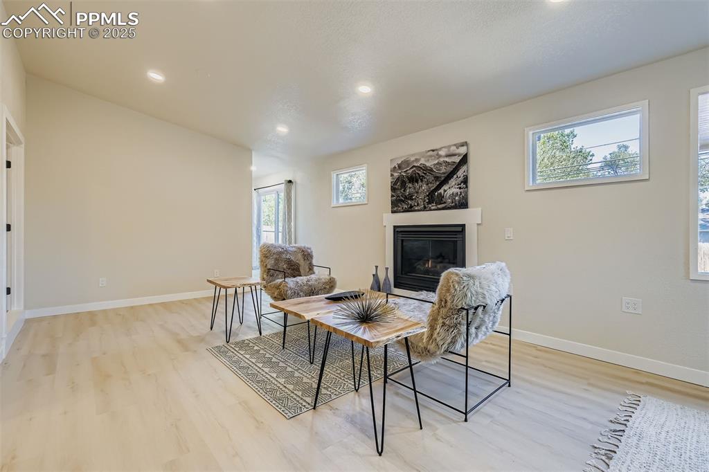 Image 13 of 31: Great room w/ Gas fireplace, rear yard access