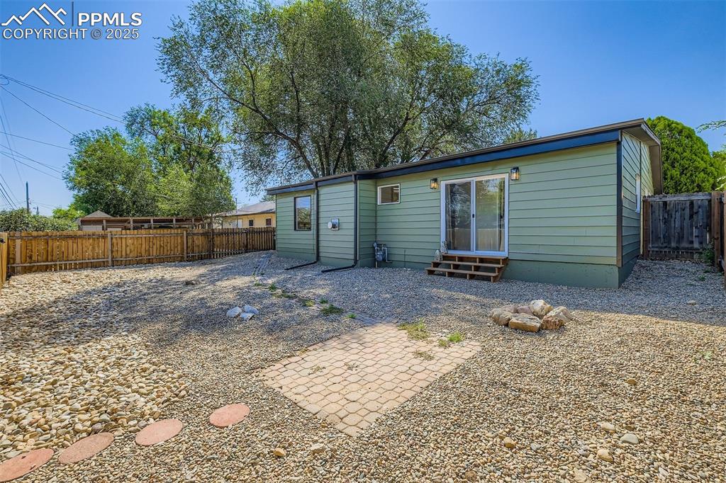 Image 27 of 31: Back of Structure