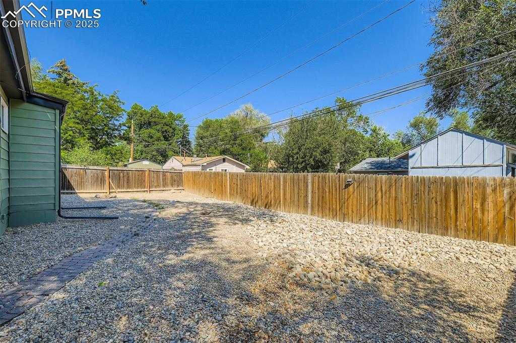 Image 28 of 31: Fenced rear yard