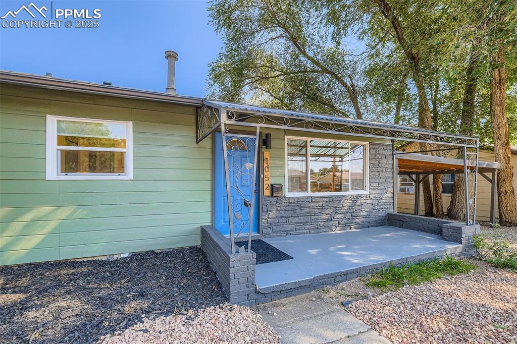 Image 3 of 31: Front of Structure