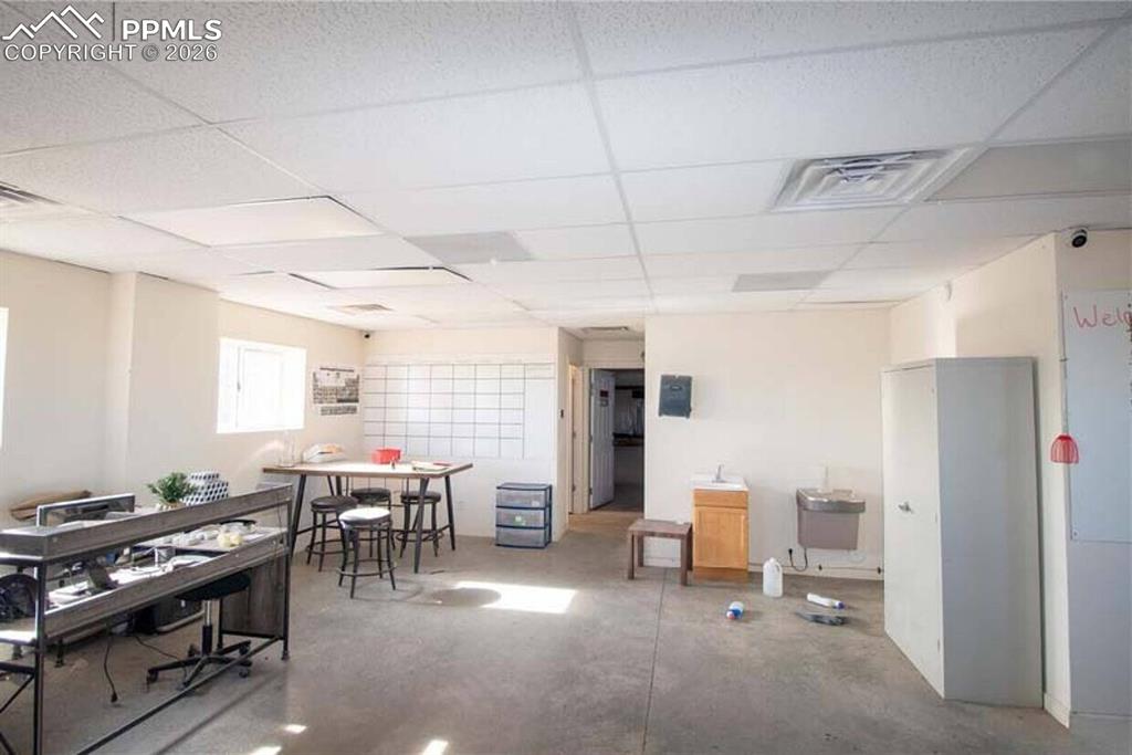 Image 5 of 11: Dining Area