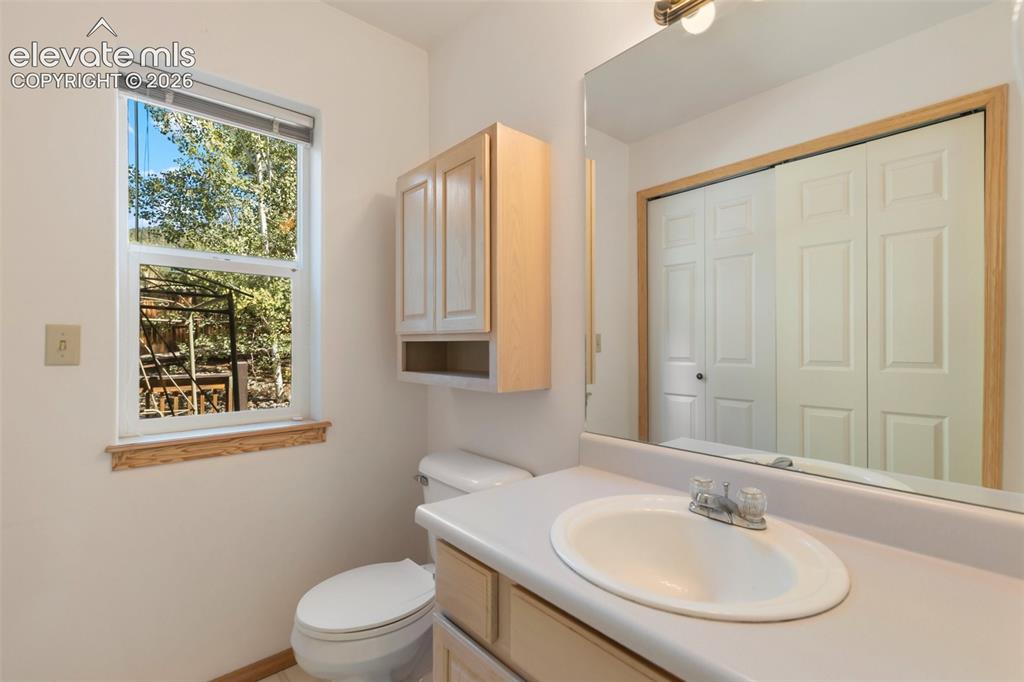 Image 14 of 45: 1/2 Bath - Main Level