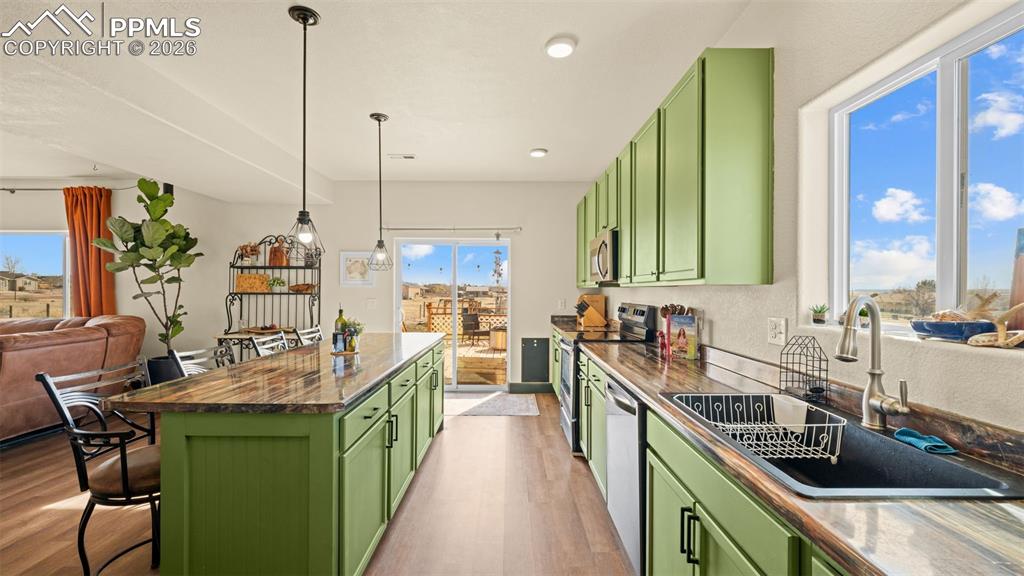 Image 10 of 48: Kitchen