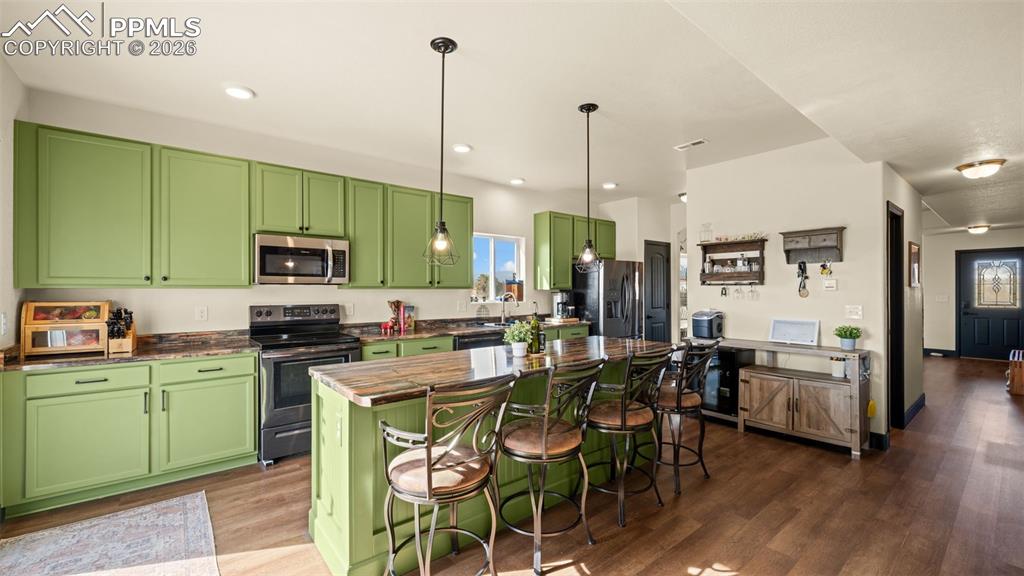 Image 11 of 48: Kitchen