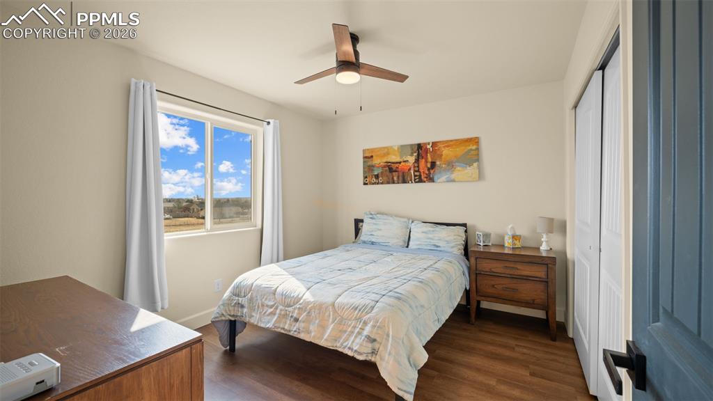 Image 17 of 48: Bedroom