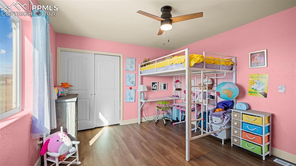 Image 21 of 48: Bedroom