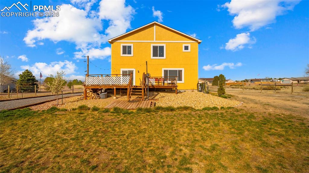 Image 32 of 48: Back of Structure