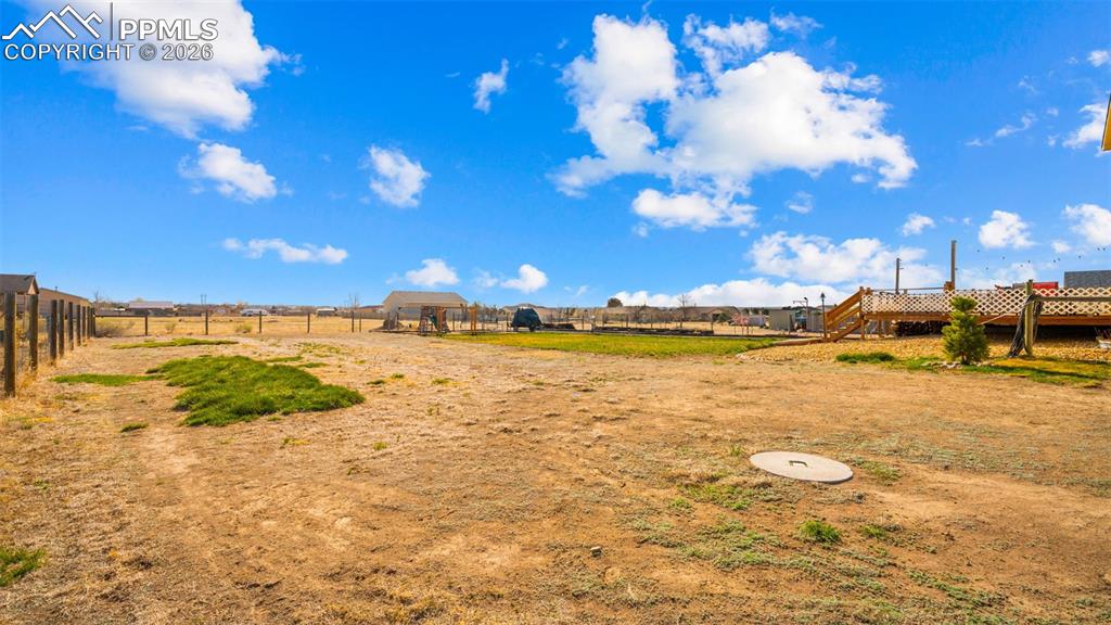 Image 35 of 48: Yard