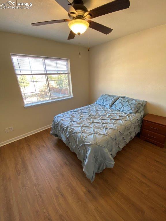 Image 11 of 16: Bedroom