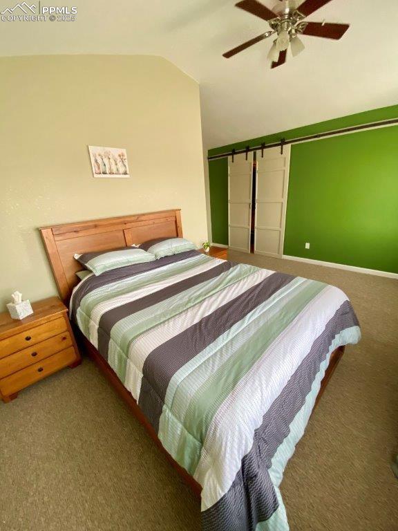 Image 13 of 16: Bedroom