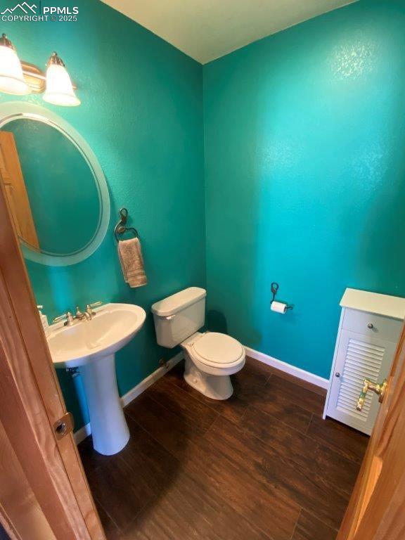 Image 14 of 16: Bathroom