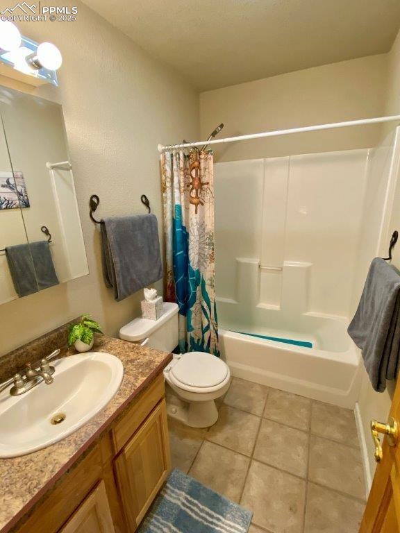 Image 15 of 16: Bathroom