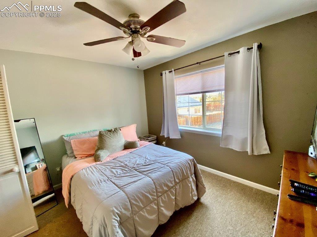 Image 7 of 16: Bedroom