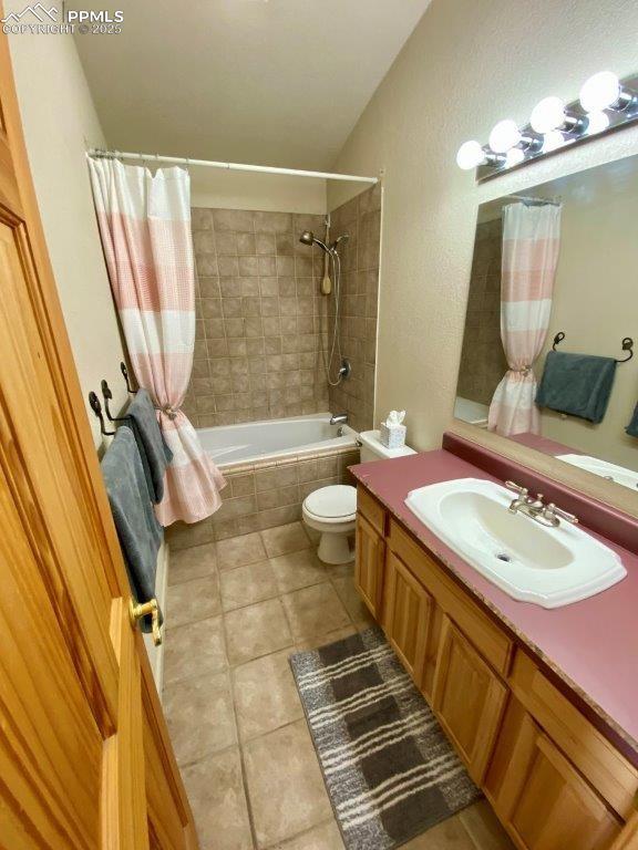 Image 9 of 16: Bathroom
