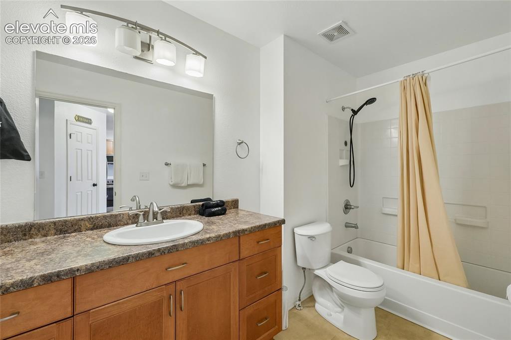 Image 12 of 43: Bathroom
