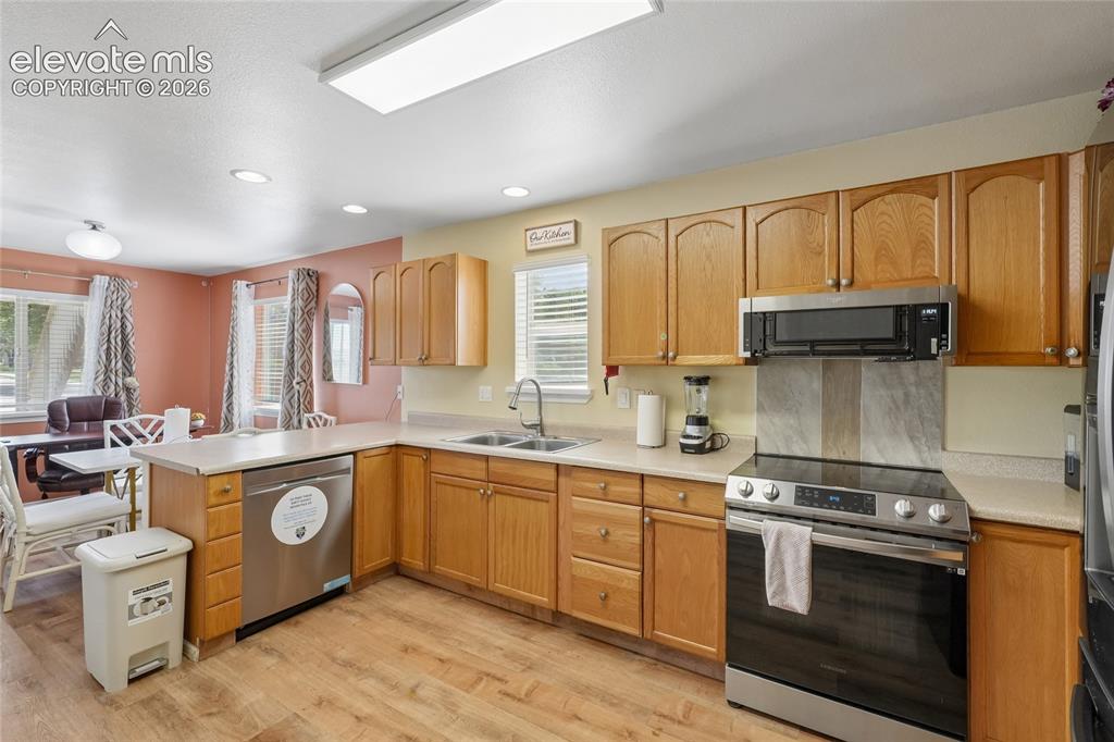 Image 24 of 43: Kitchen