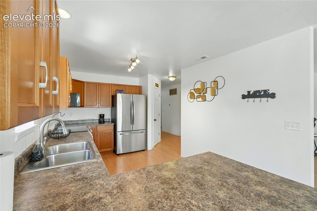Image 5 of 43: Kitchen