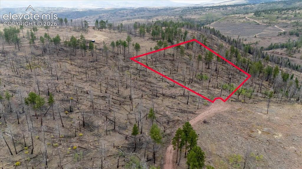 Image 2 of 24: Property lines are approximate and not a survey.