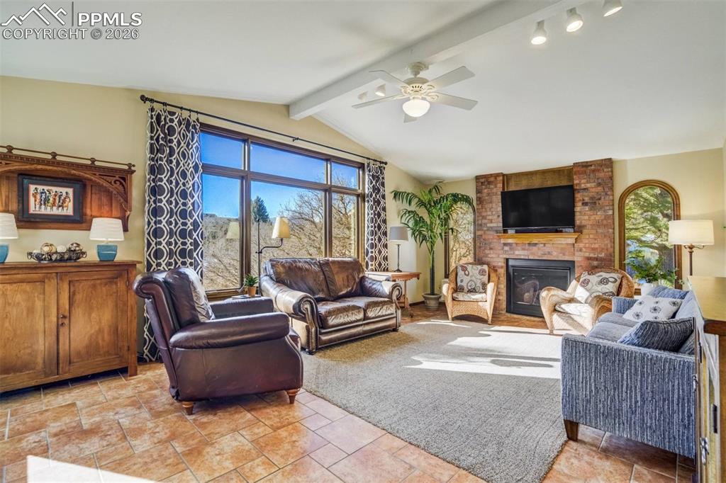 Image 10 of 36: Family Room