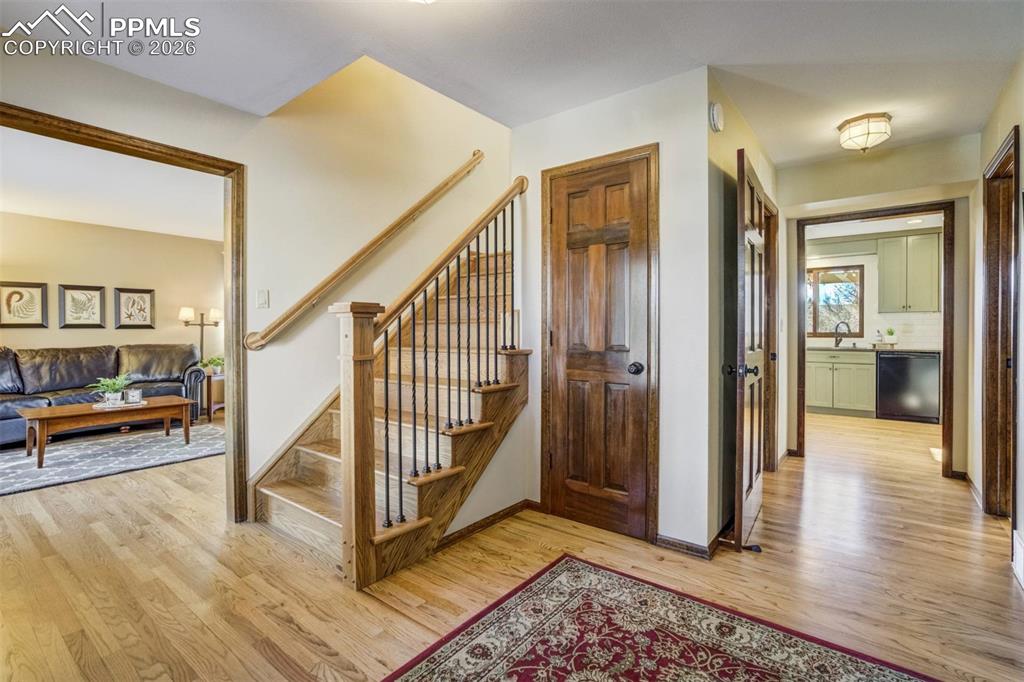 Image 14 of 36: Entry