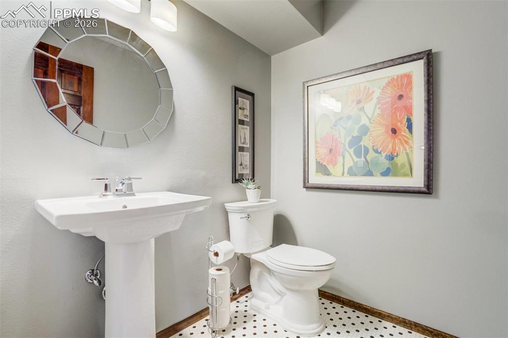 Image 15 of 36: Bathroom